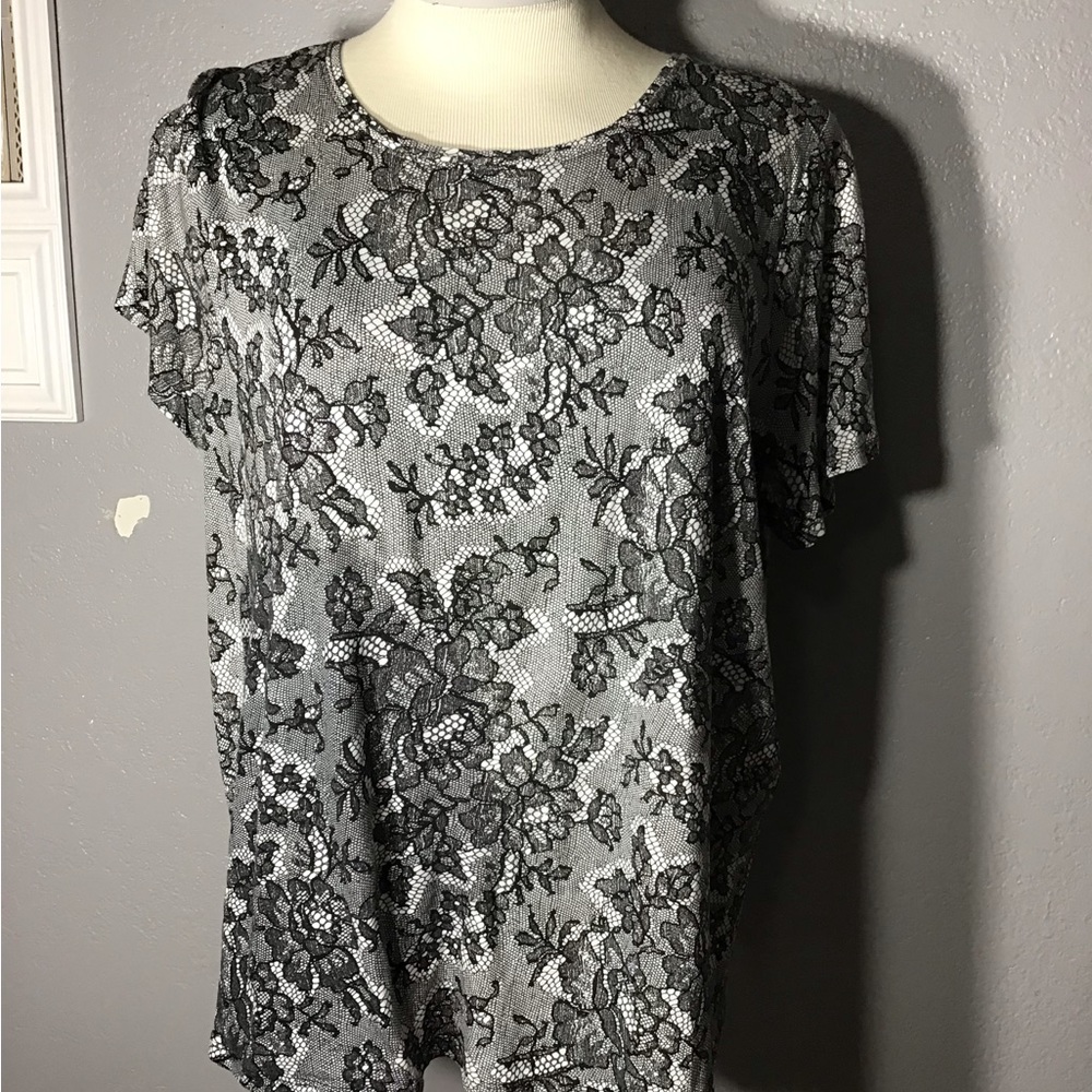 Simply Vera Wang Modern Tee Women’s Sz 2X Color Black/white Floral Short Sleeve - Picture 2 of 10